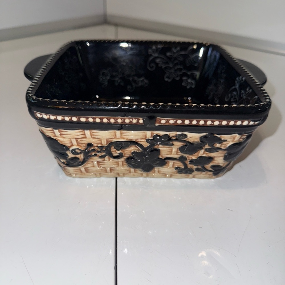 Temptation by Tara Old World Ovenware Black Floral Lace 1 Quart KFI-XNG 855125